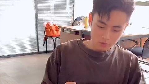 网红吃瓜胖子图片高清,网友热议身材与美食诱惑